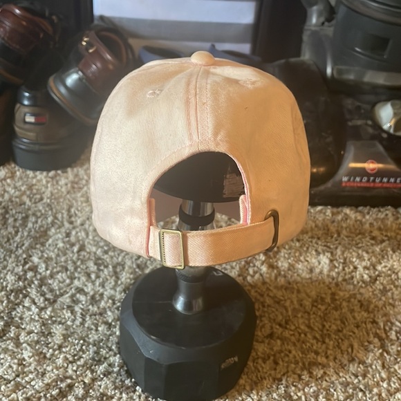 Red mountain hat - Picture 3 of 5